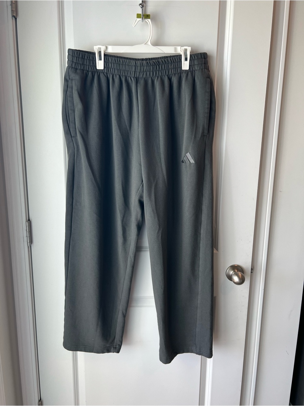 adidas men’s sweatpants. XL